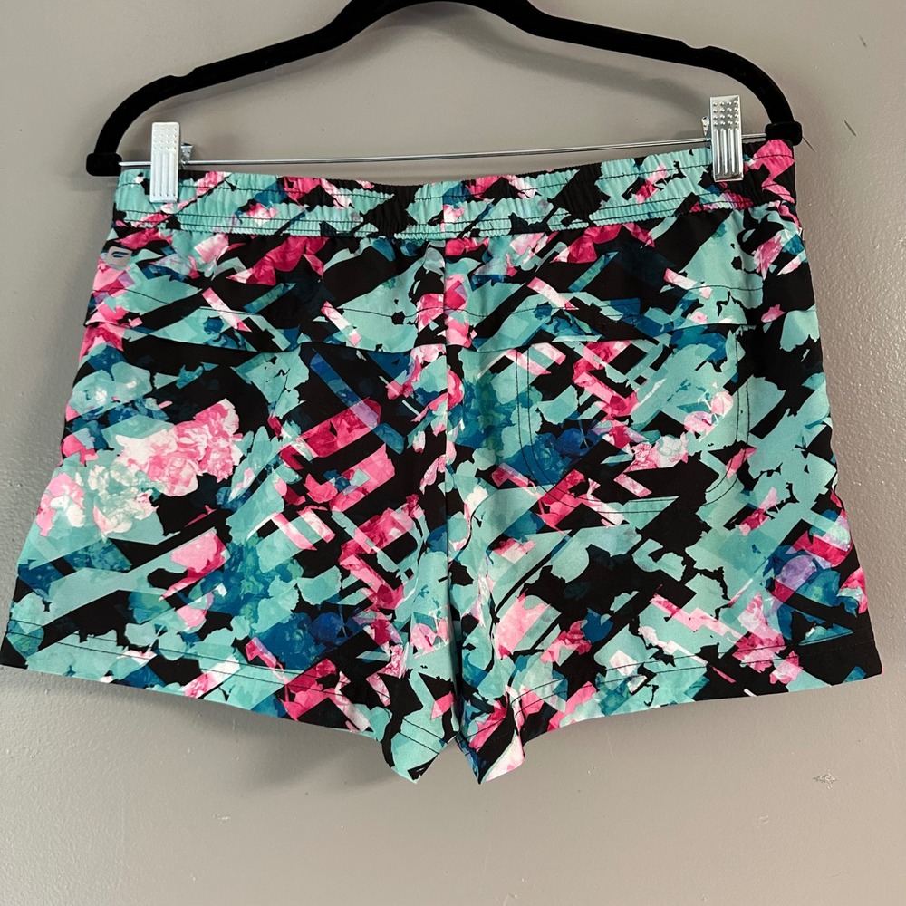 Fabletics Eloise Side Zip Pocket Unlined Athletic Shorts | Geometric Floral - Picture 8 of 12